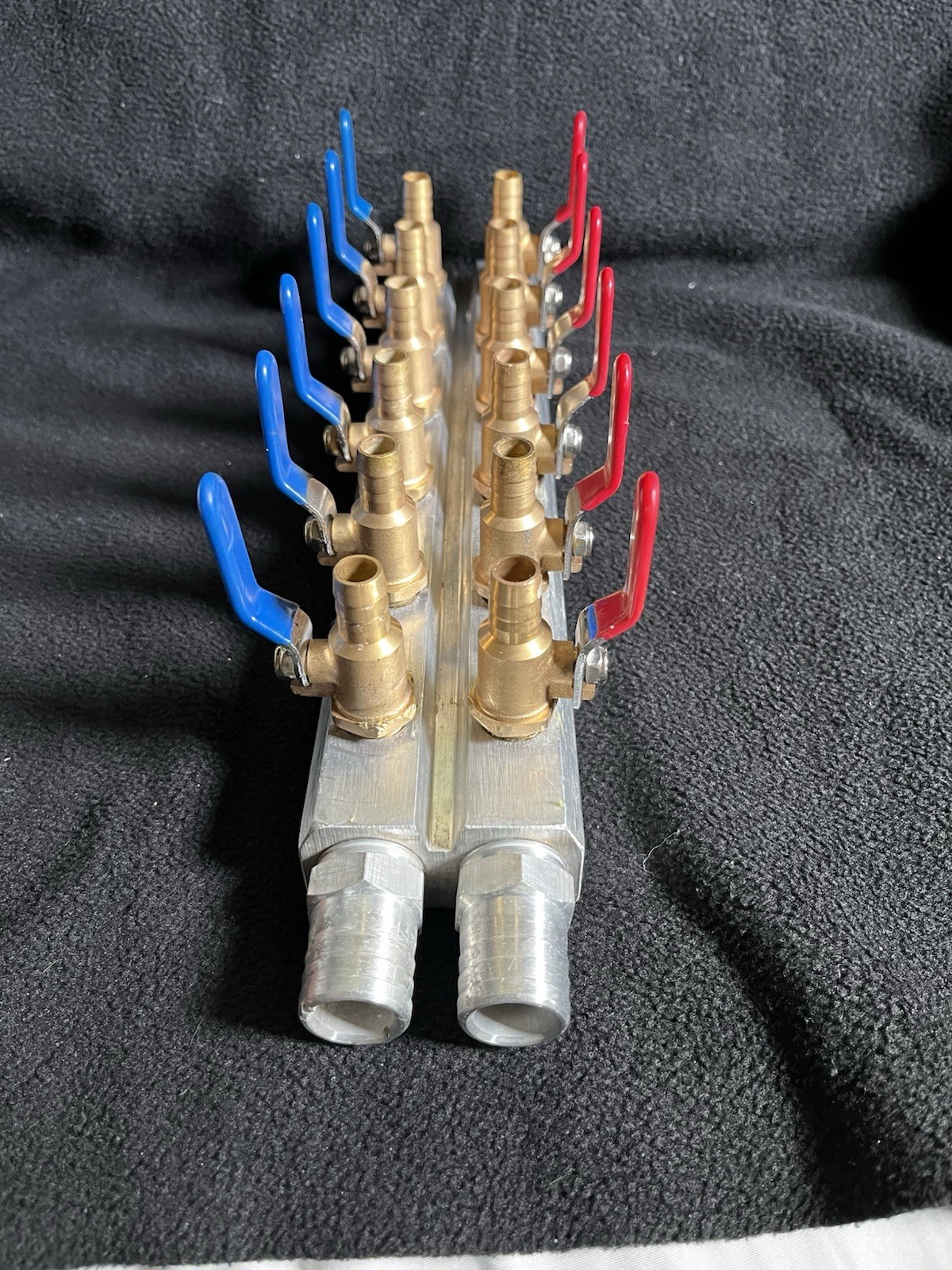 Aluminum Manifold with Brass Ball Valve and Dual Color Handles 6 Port 1/2