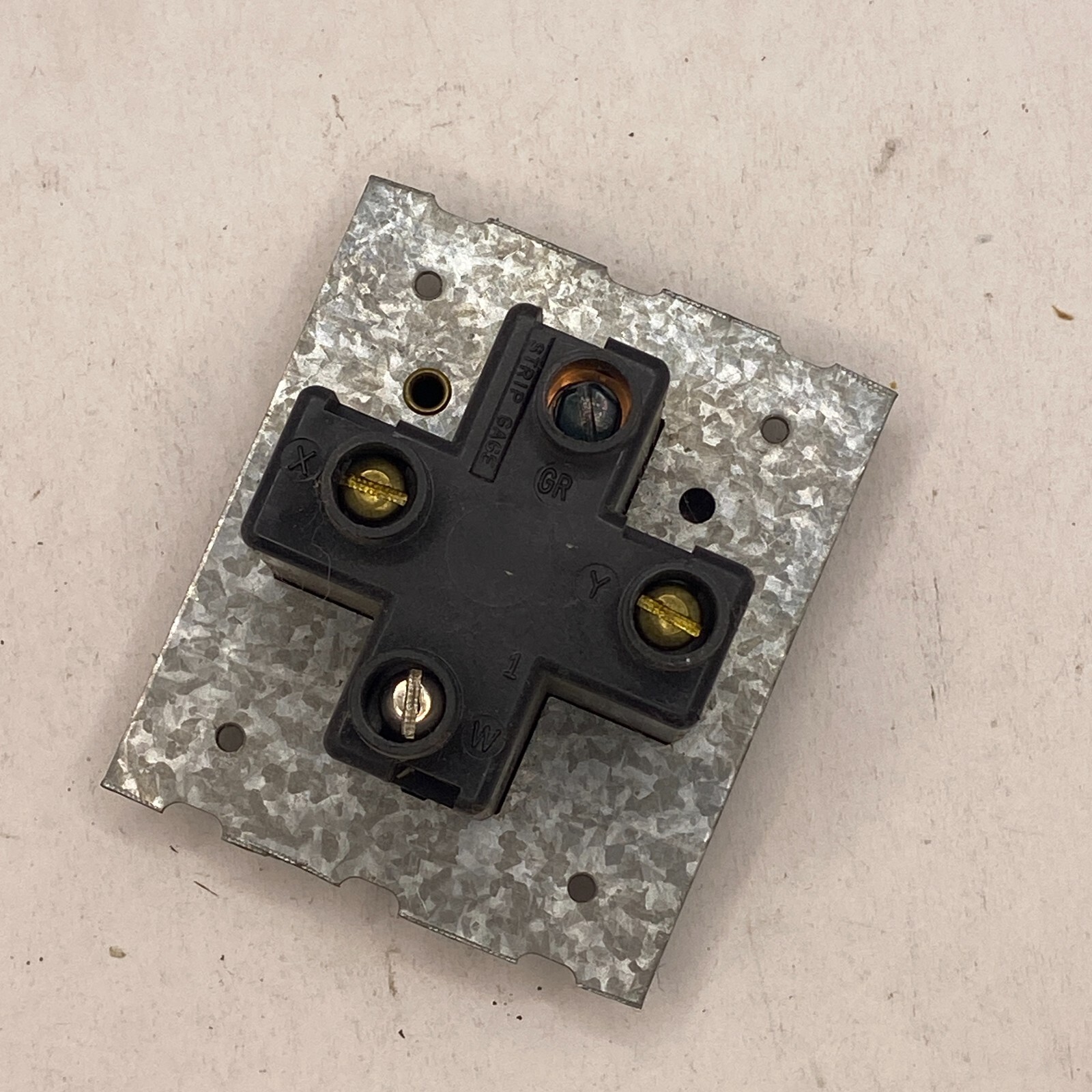 COOPER 30A-125/250V 3-P,4-WIRE GROUNGING AL/CU,UP TO 75 C NEMA 14-30R🔔