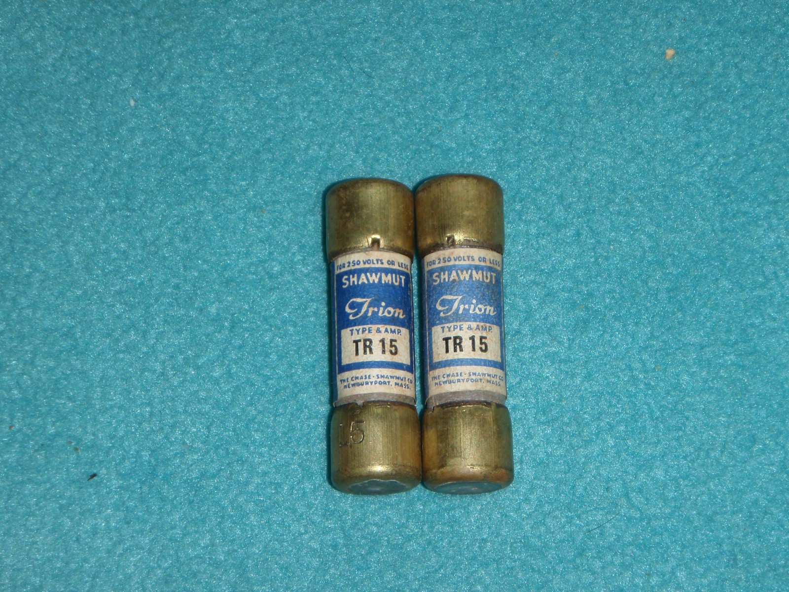 LOT OF 2 SHAWMUT TRION TR 15 AMP 250V OR LESS FUSES NN 54