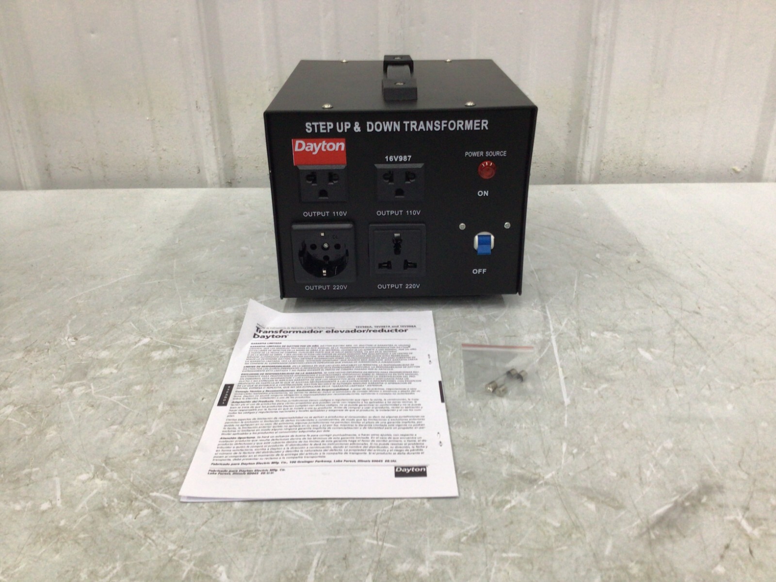 Dayton – 16V987 Step Up/Step Down Voltage Converter, 110V Ac To 220V Ac, 220V Ac