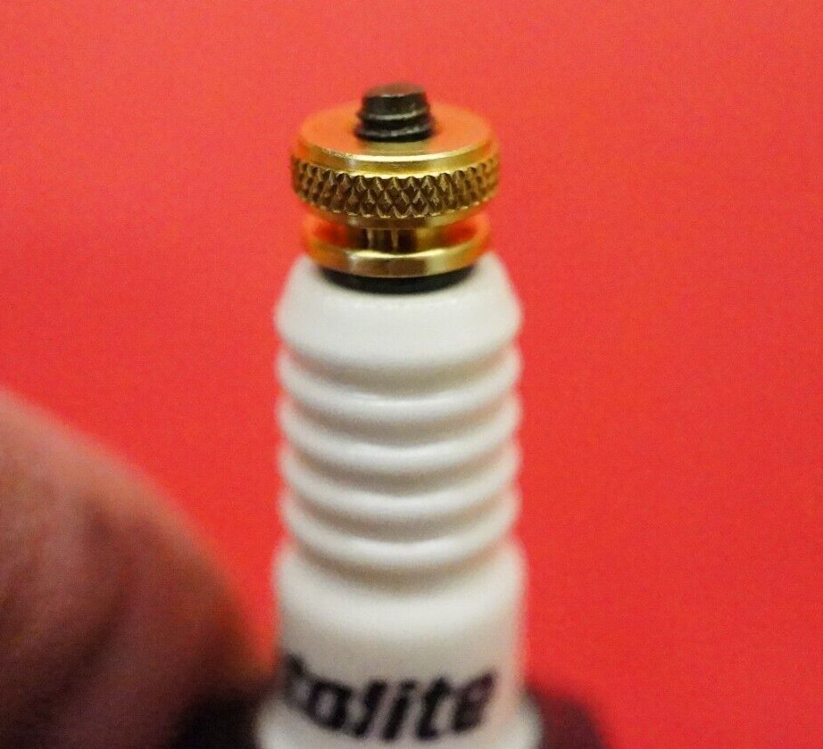 IHC McCORMICK DEERING «M» 1.5HP Stationary Engine Spark Plug Wire & Thumb Nut