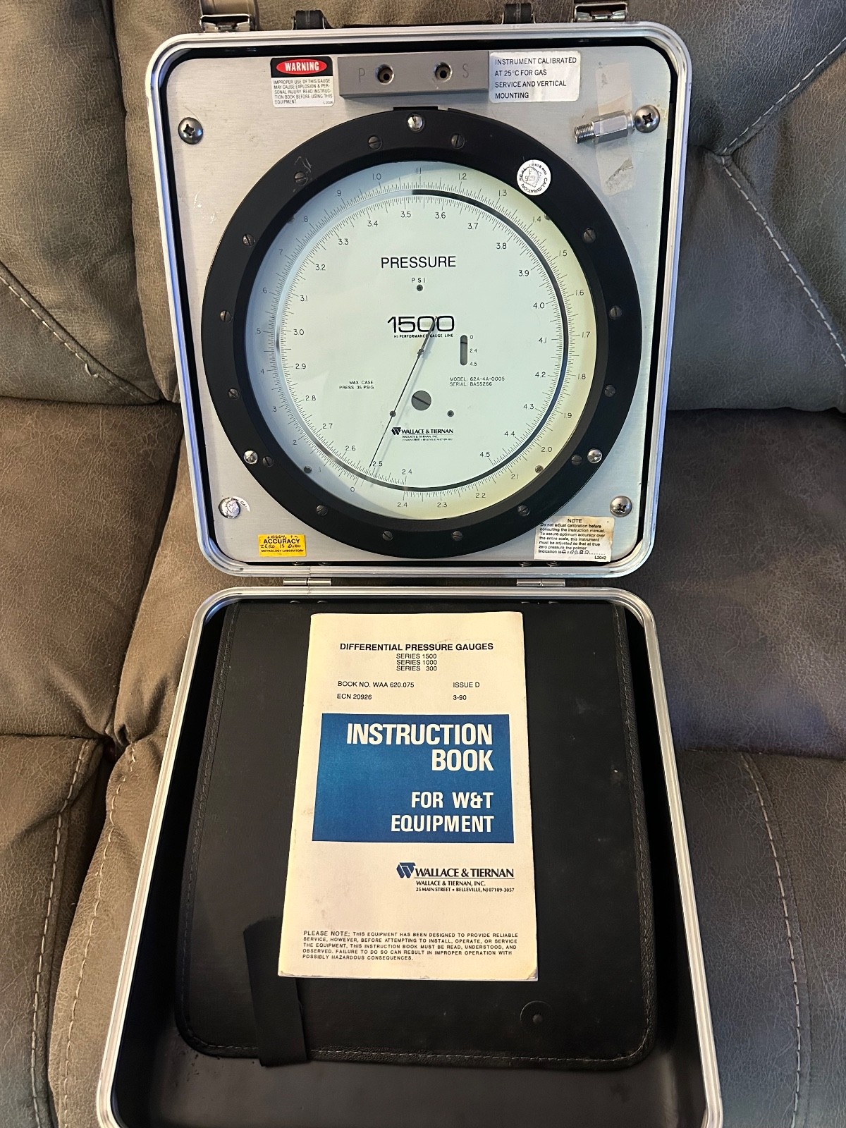 Wallace & Tiernan Model 62A-4A-0005 Pressure Gauge in Hard Case