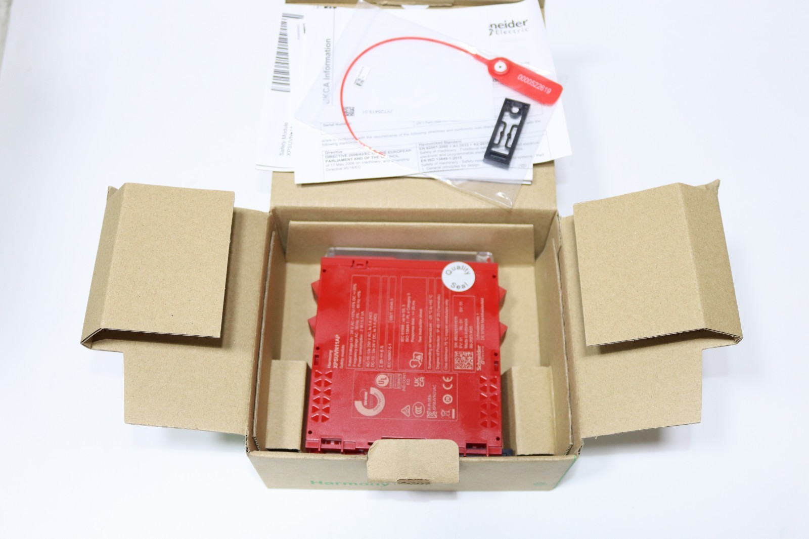 Schneider Electric XPSUVN11AP MADE IN INDONESIA free shipping