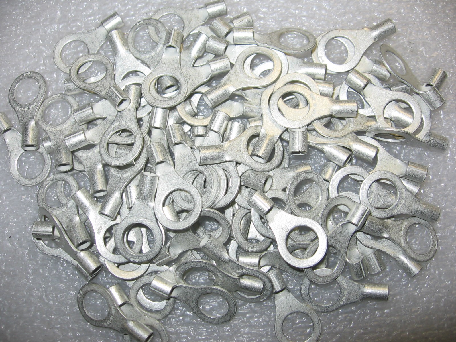 100) AMP /Tyco 33220 Uninsulated Ring Tongue Terminals #12-10 AWG 3/8″ Stud Tab