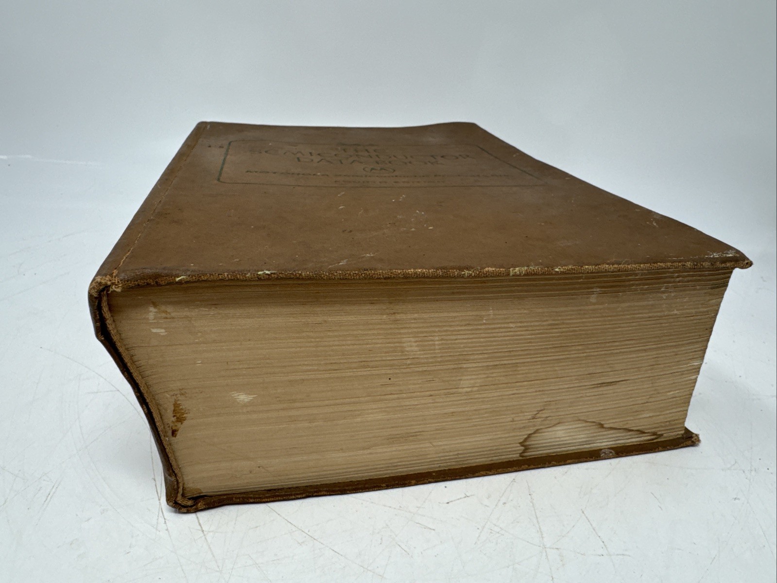 Motorola Semiconductor Products – The Semiconductor Data Book, 4th Edition .1969