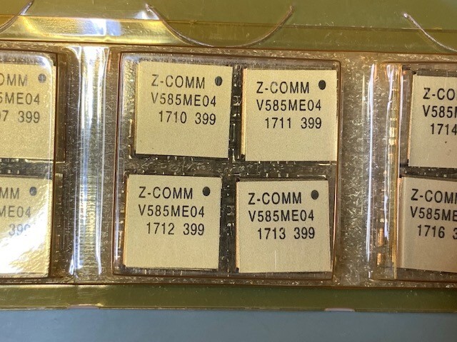 LOT OF (4) NEW Z-COMM V585ME04 VOLTAGED CONTROLLED OSCILATOR 1190-1610MHZ