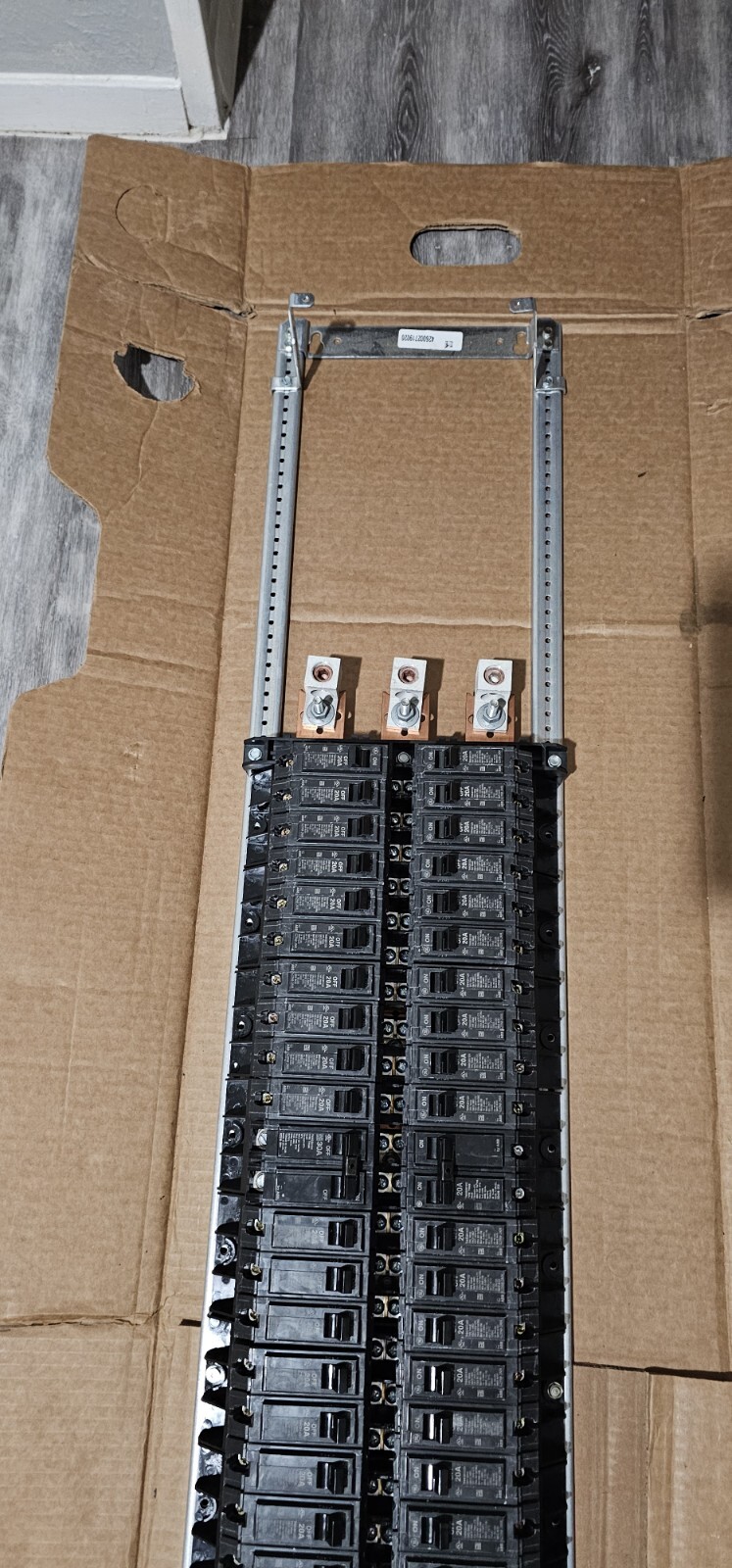 250 AMP main breaker panel with 56 circuits GE Relia GearLighting Panel interior