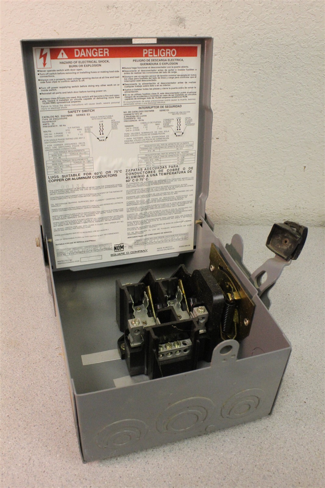 Square D Safety Switch D221NRB Type 3R Enclosure Ser. E1 862914 *FREE SHIPPING*