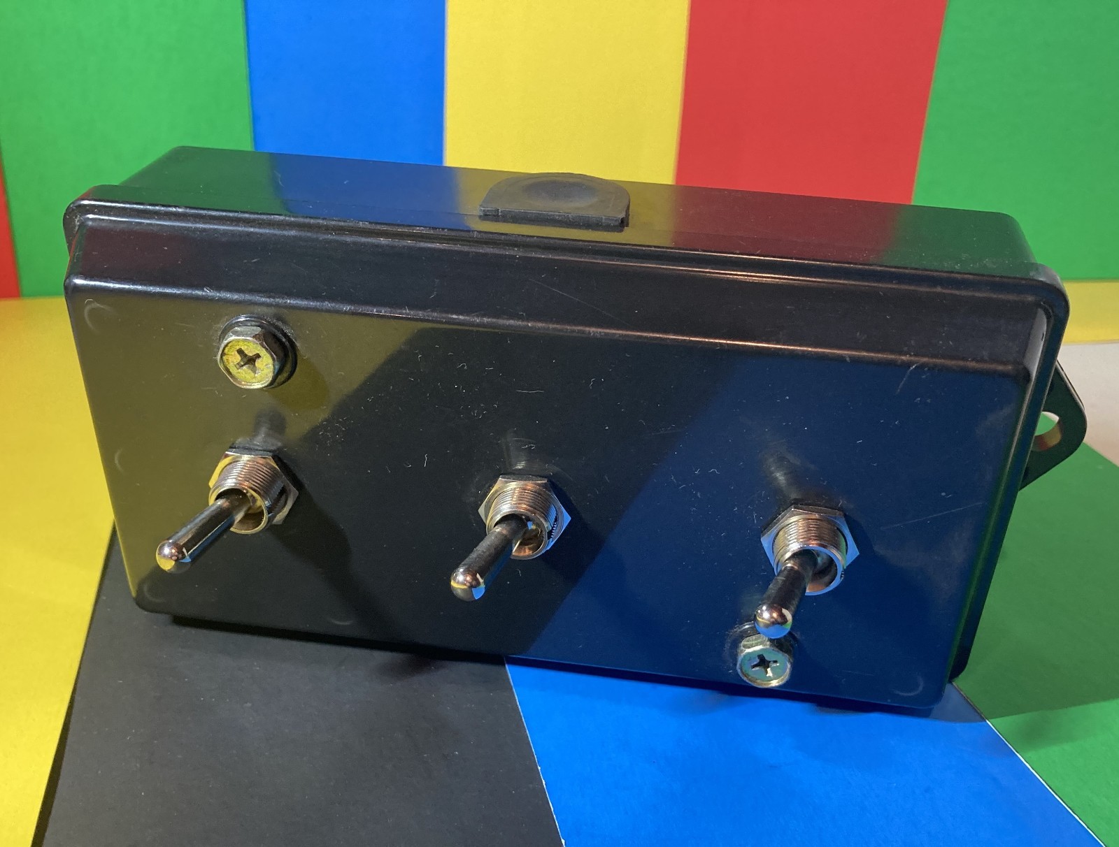SWITCH BOX, 12 VOLTS DC, 3 SPST 15 AMP TOGGLE SWITCHES WITH HARNESS, NEW