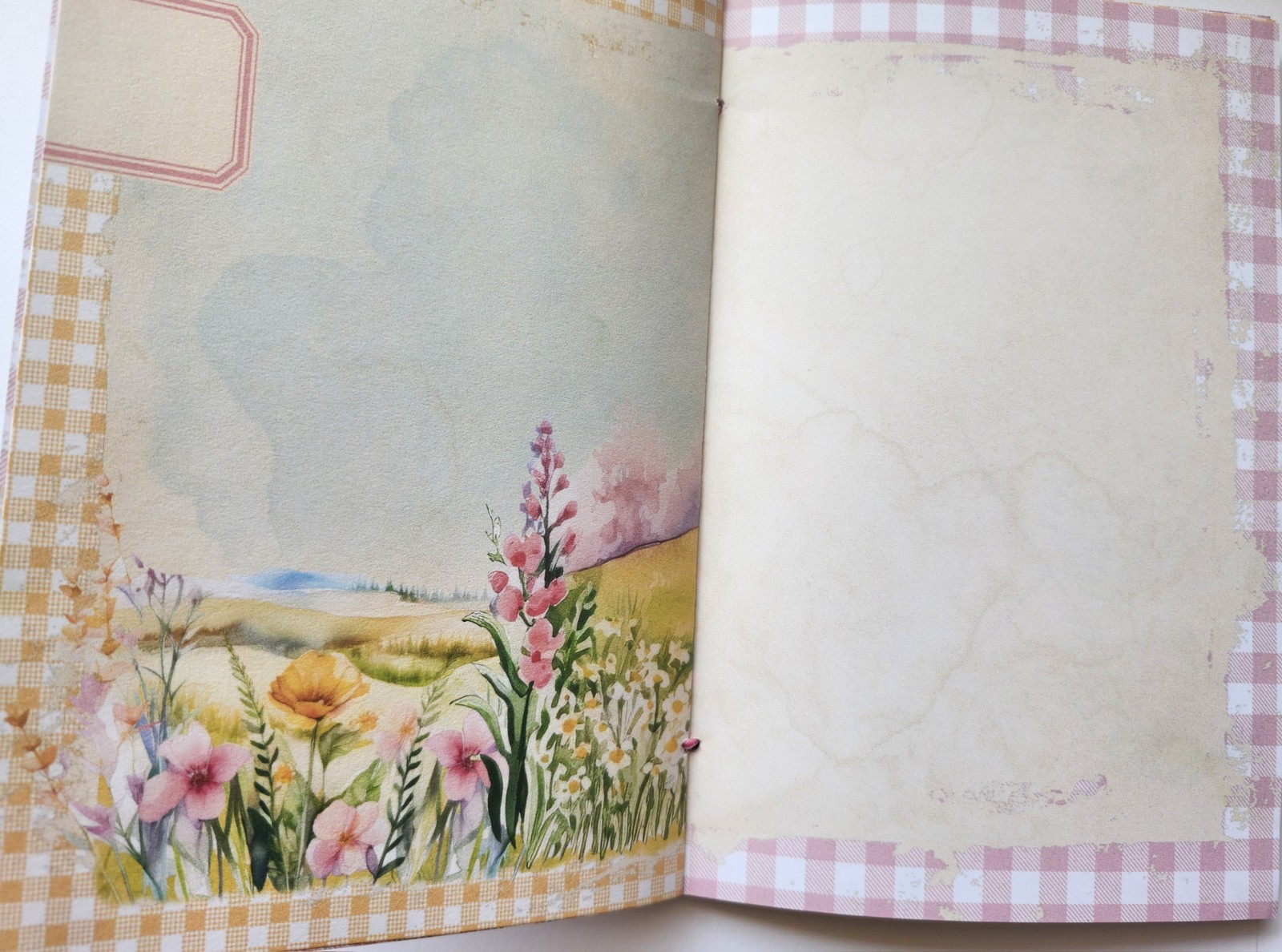 Junk Journal Booklet «COUNTRY GINGHAM» Farmhouse Cards, Pockets Ephemera 40Pg