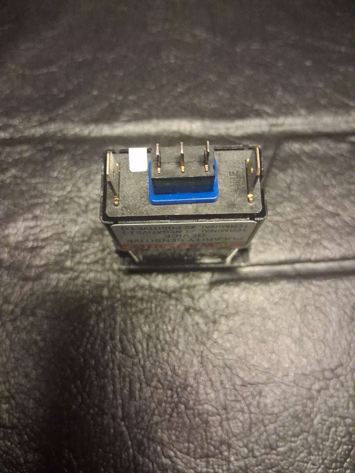Airpax SNAPAK CR15-52-15.0A-R07CV-V Magnetic Rocker Circuit Breaker 15A 80V