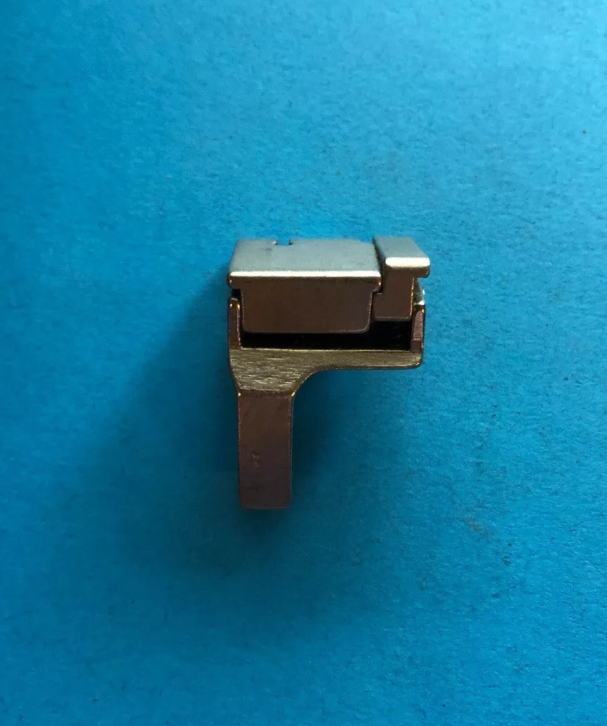 *NOS* 218-SINGER PRESSER FOOT-FOR SEWING MACHINE-FREE SHIPPING*