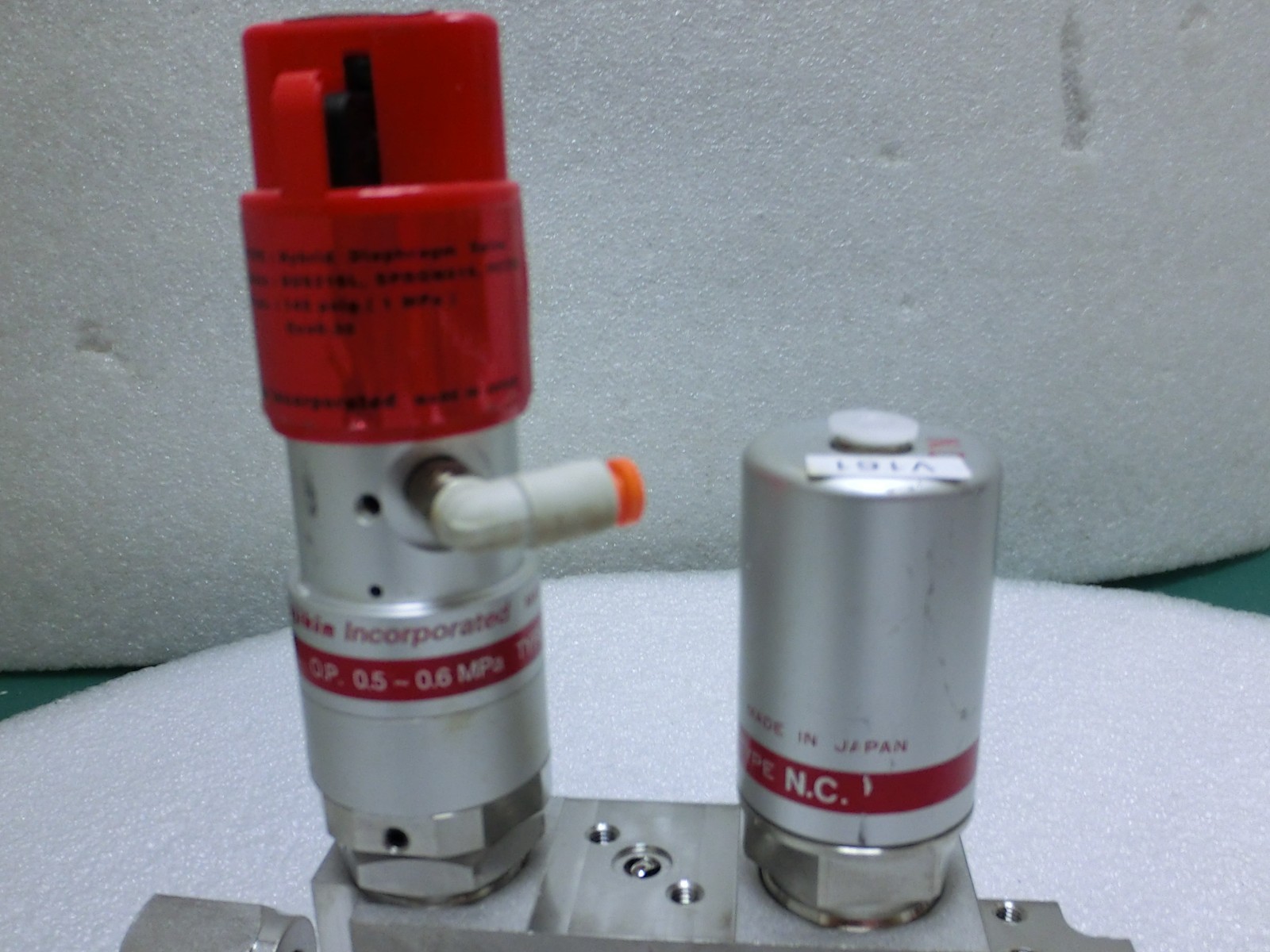 Lam Research 766-077821-103 Rev D Fujikin 705774 Pneumatic Valve,Used,Jp+9773