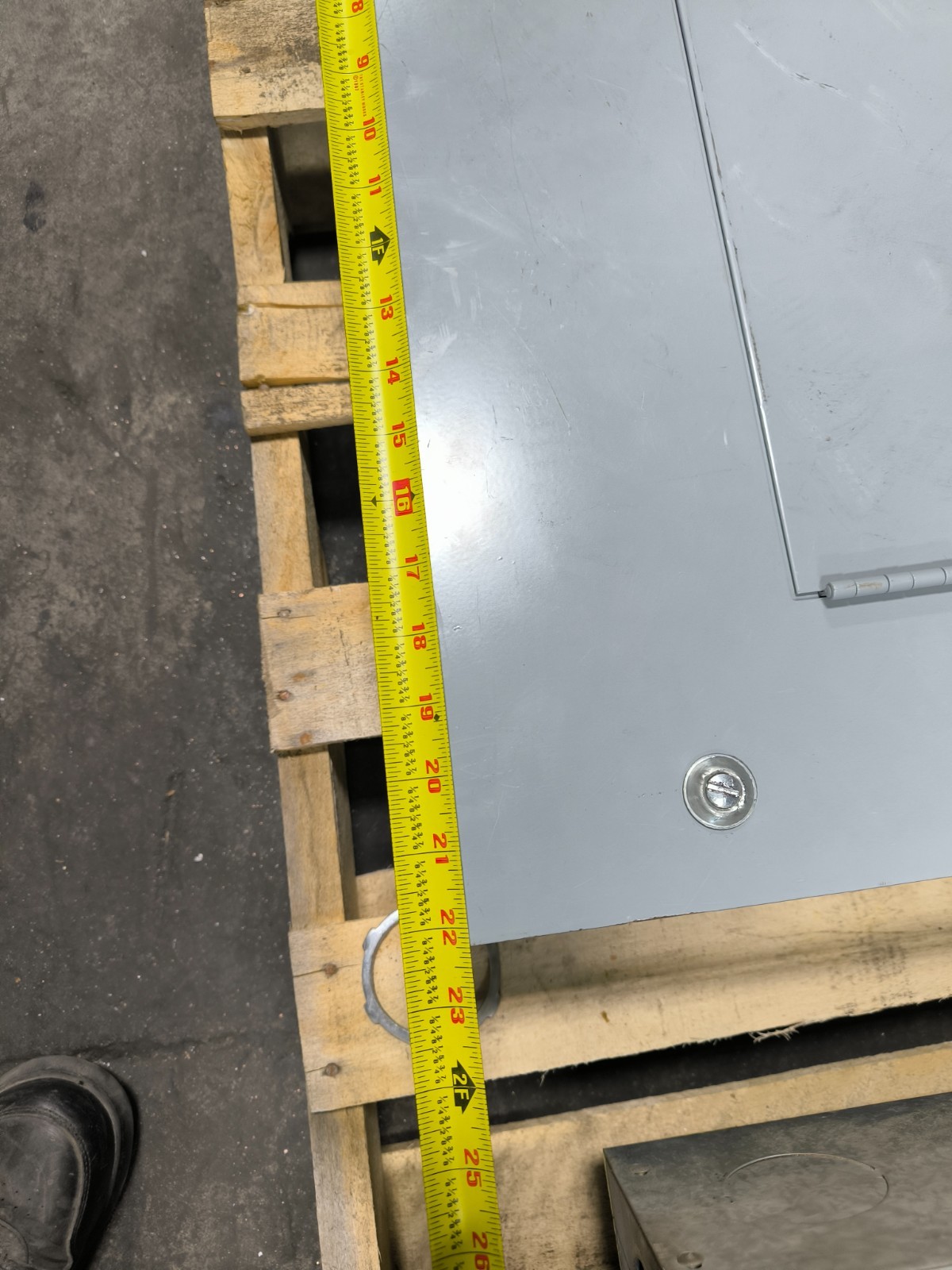 GE General Electric NHB Lug Panelboard 100 Amp 120/208V 3 PH 4W 32 Space Key