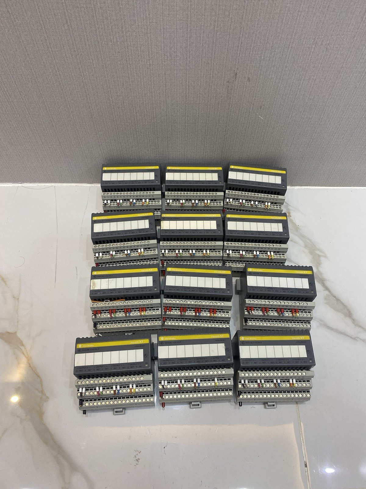 Allen-Bradley FlexI/O-XT Analog 4 Output 1794-OE4XT Ser.B + 1794-TB3