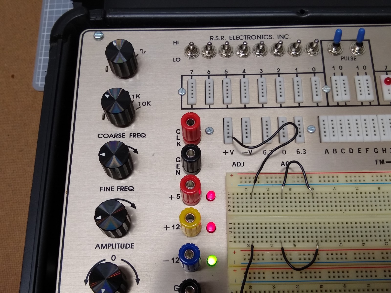 RSR Electronics PAD-234A Electronix Express Assembled Digital/Analog Trainer