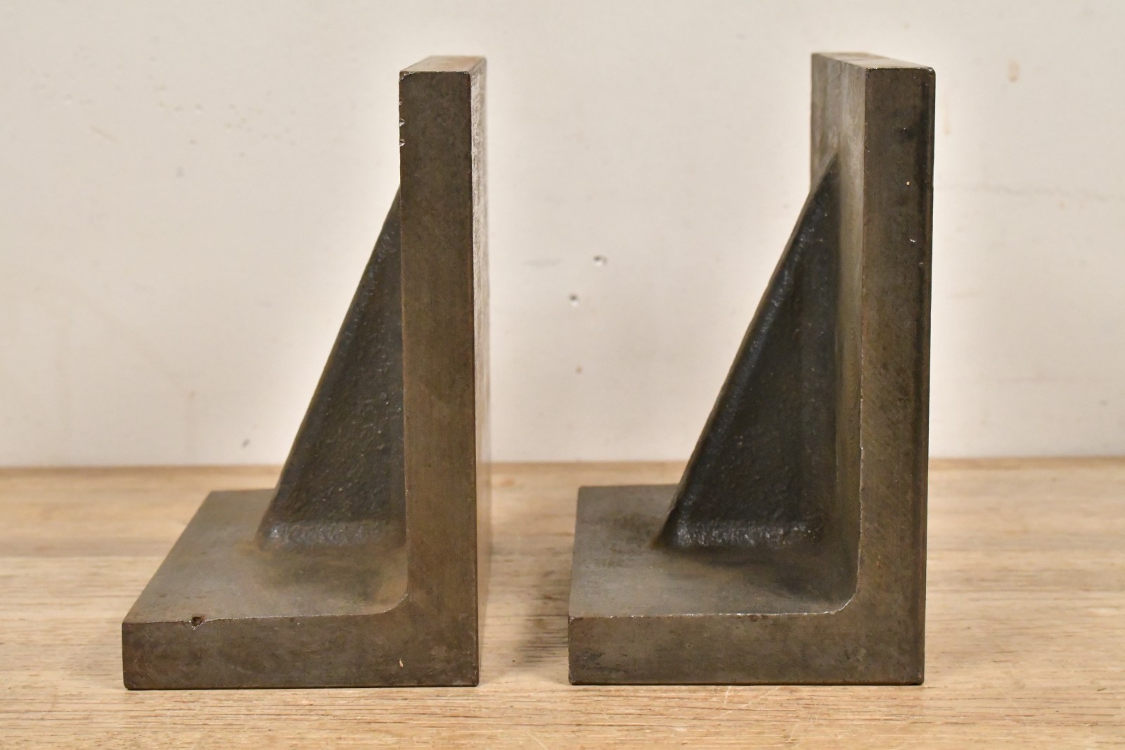 Set of 2 Vtg CHALLENGE ANGLE PLATES 4-3/4″ x 4-3/4″ x 2-3/4″ Inches Webbed
