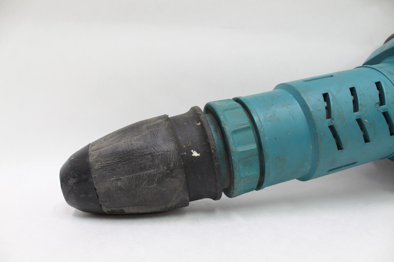 Makita HM1214C 14 Amp Corded Electric 27 lb. AVT Demolition Hammer