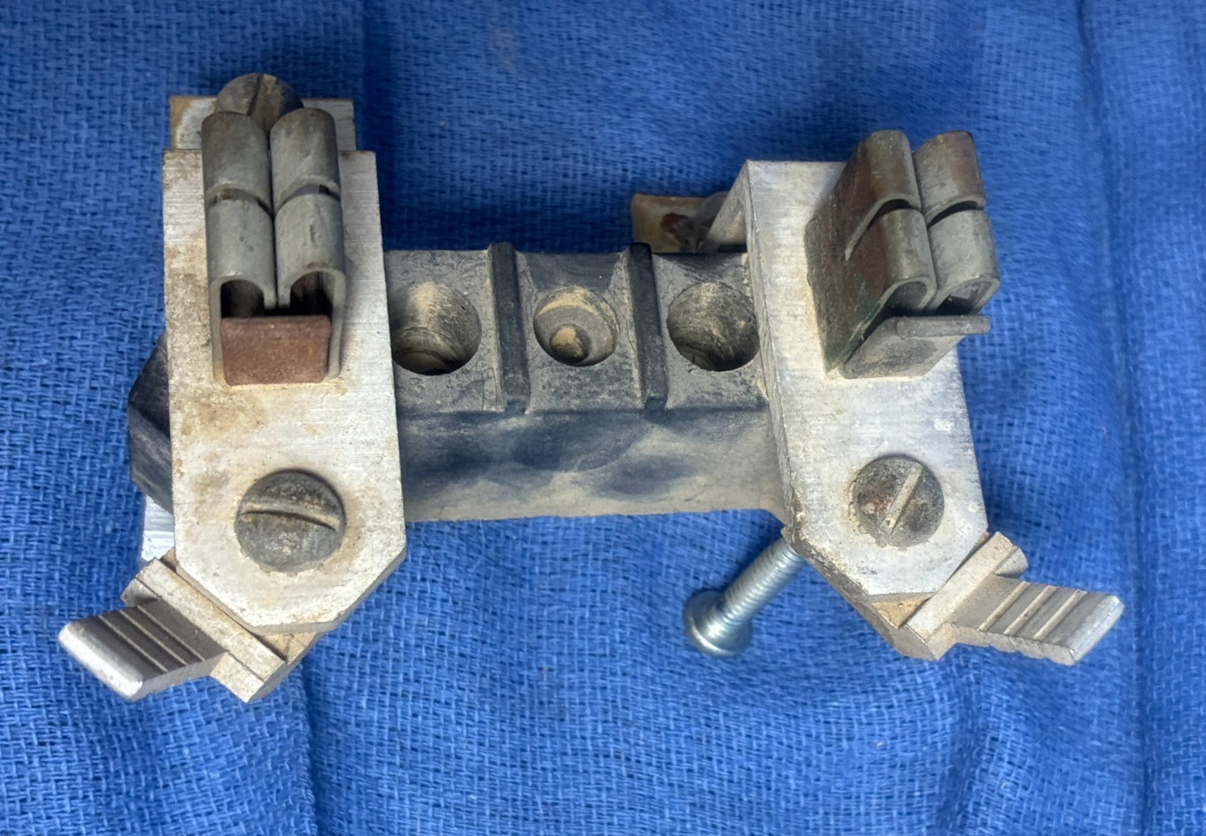 1970s VINTAGE 4 GANG APARTMENT MILBANK METER SOCKET REPAIR PART GUTS TOP SIDE