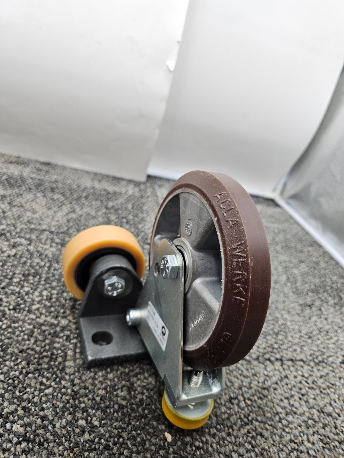 Schindler Roller Guide For Elevators 59347898 R3 CW Replacement