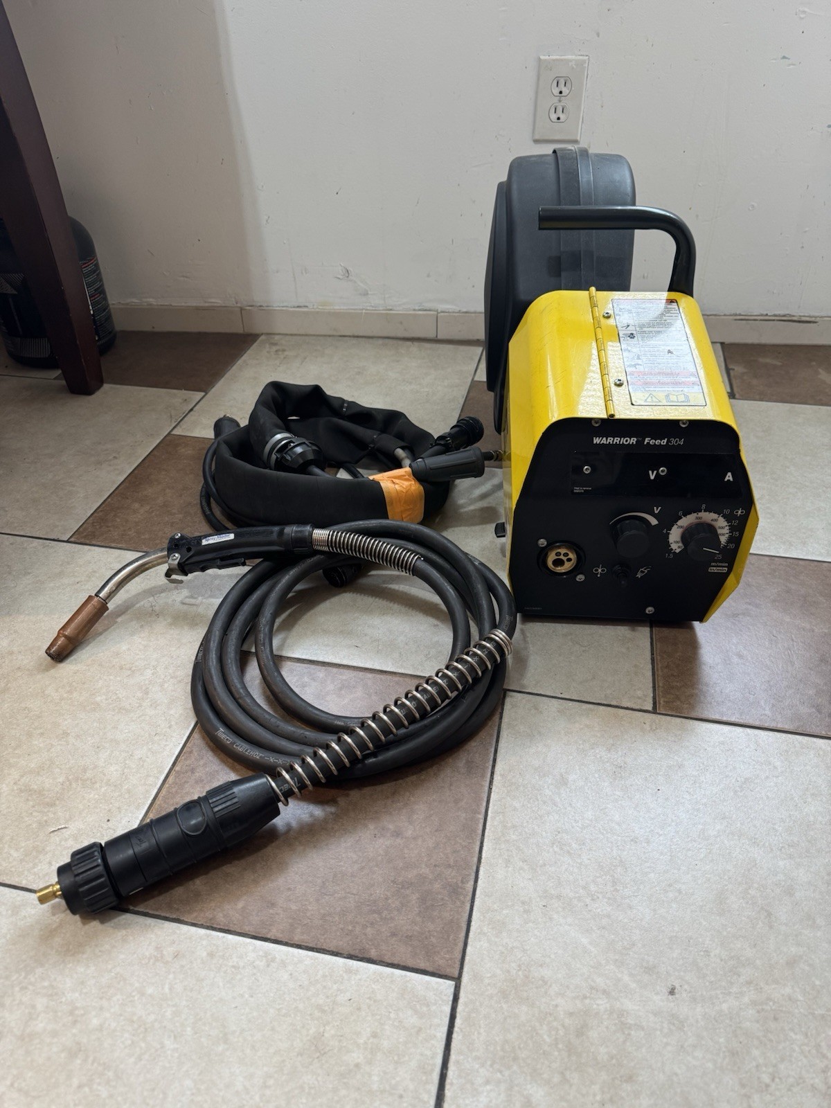 Esab Warrior Feed 304 With Mig Gun, Hose And Control Cable