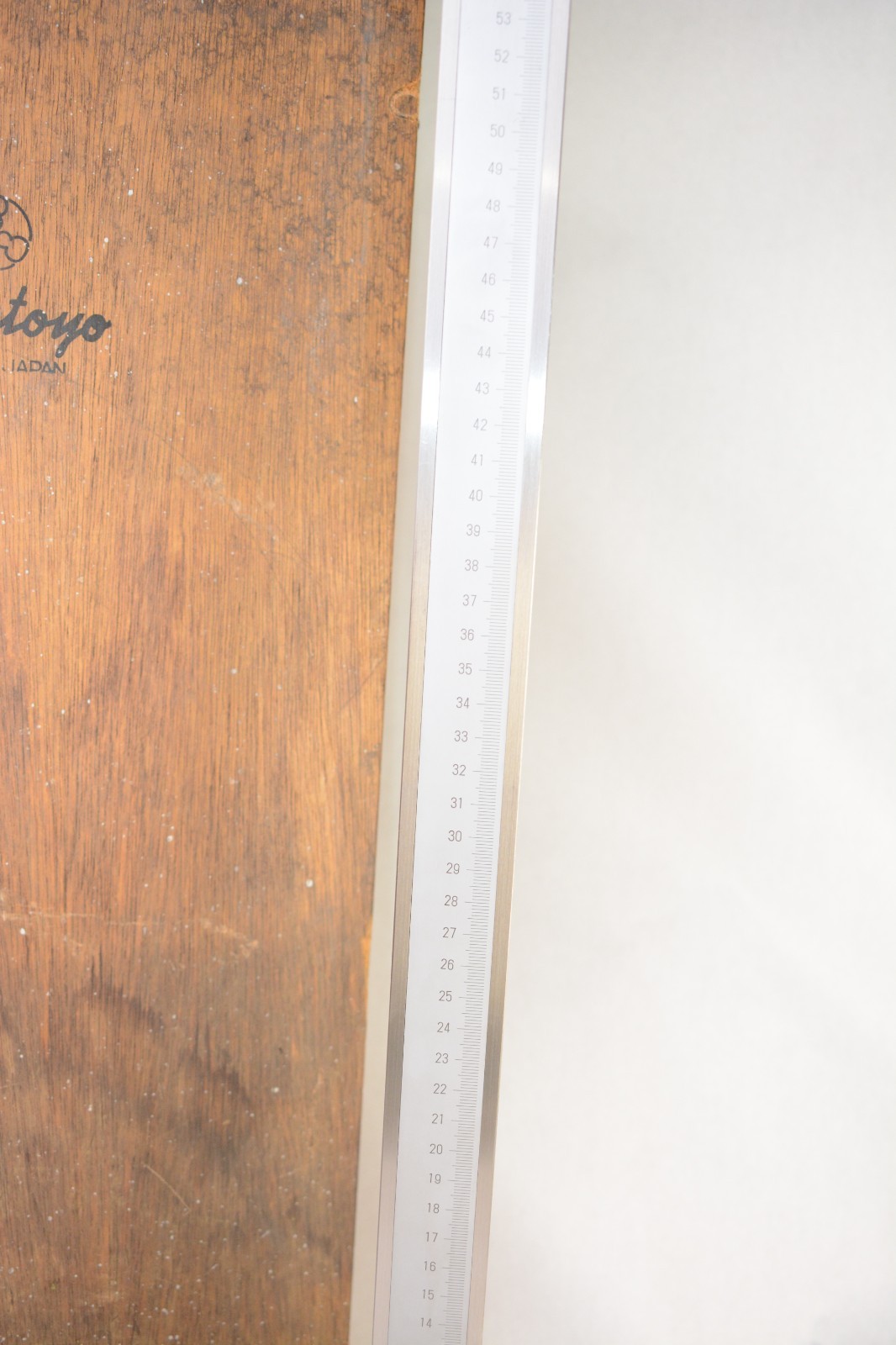 🌟 Mitutoyo 600mm Vernier Height Gage #520-150 – .02mm Graduation – Wooden Box