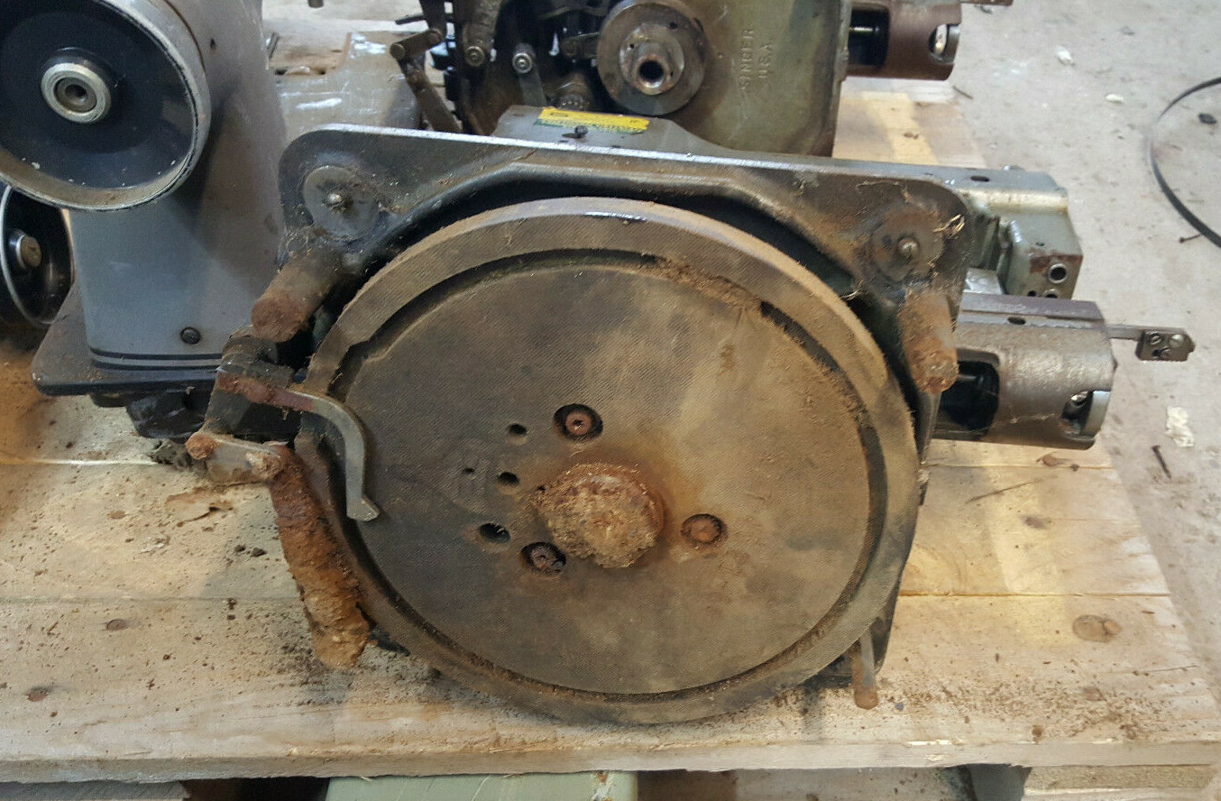 LOT OF 5 – SINGER INDUSTRIAL SEWING MACHINES FOR PARTS