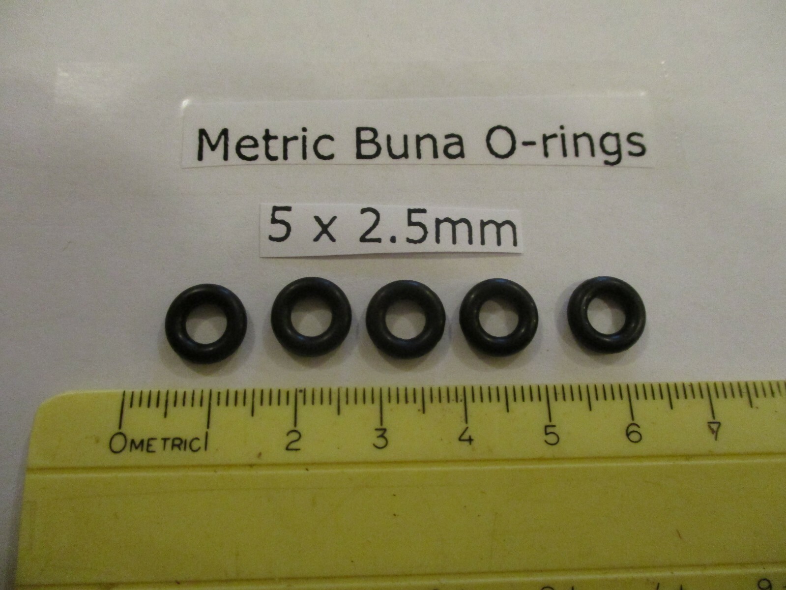 5mm ID x 10mm OD x 2.5mm thick O-ring. Buna-70. Quan 5.