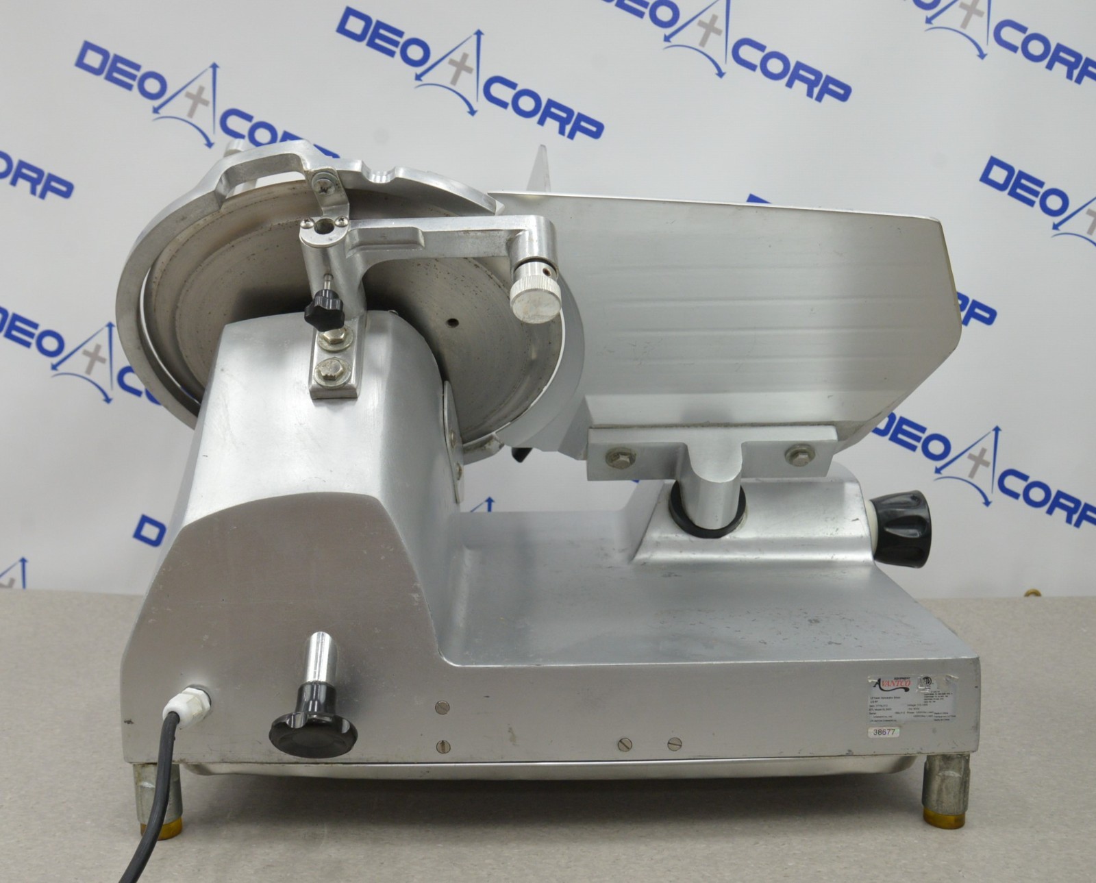 Avantco SL512 12″ Semi-Automatic Gravity Feed Meat Slicer 1/2 hp