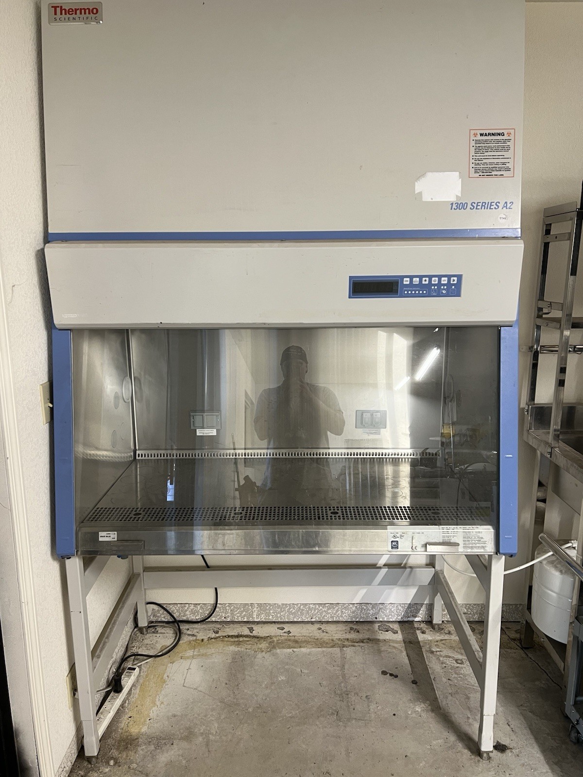 Thermo Scientific 1305 1300 Series A2 Biological Safety Cabinet 48 in Hood