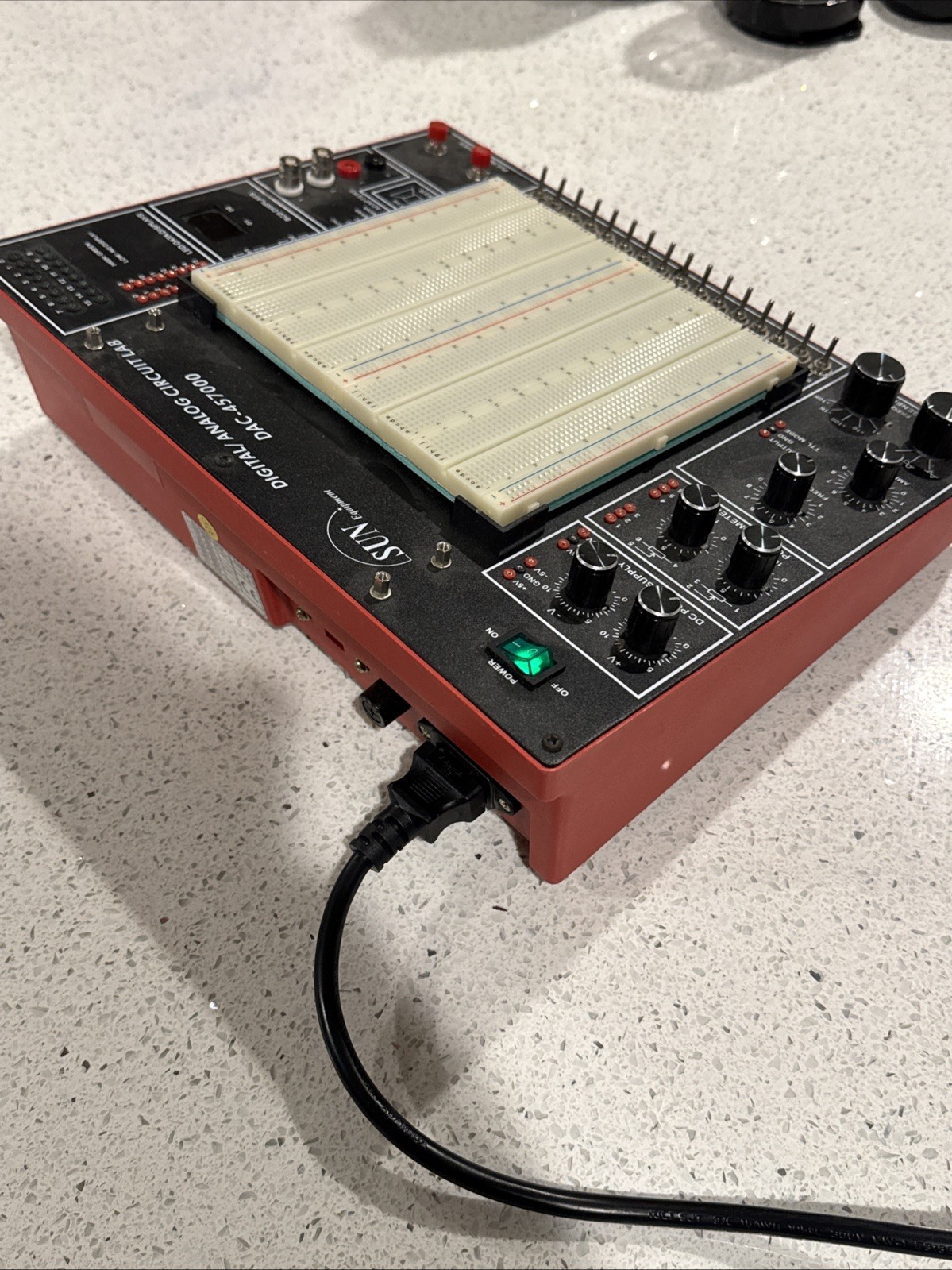 Sun Equipment Dac-457000 Digital And Analog Design Laboratory Breadboard