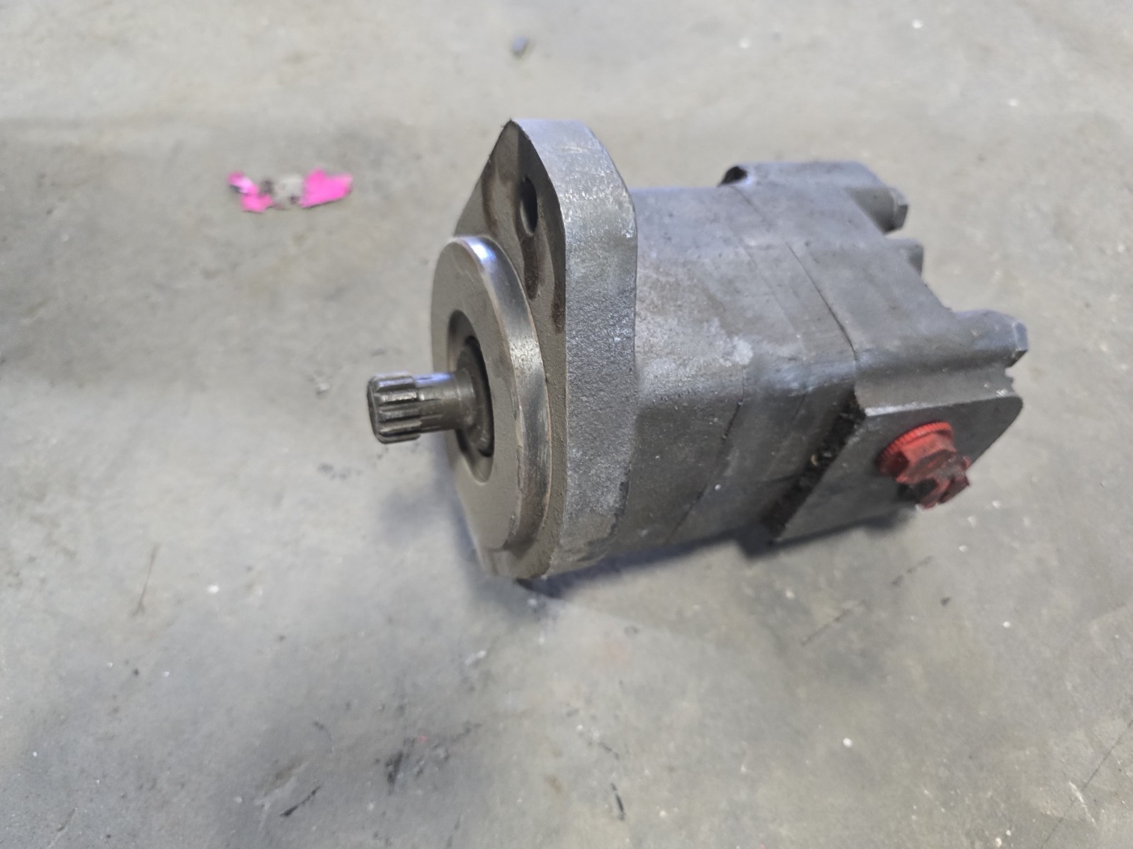 Hydraulic Motor Flange Mounted w/ Splined Output Shaft, Flange Mount Style