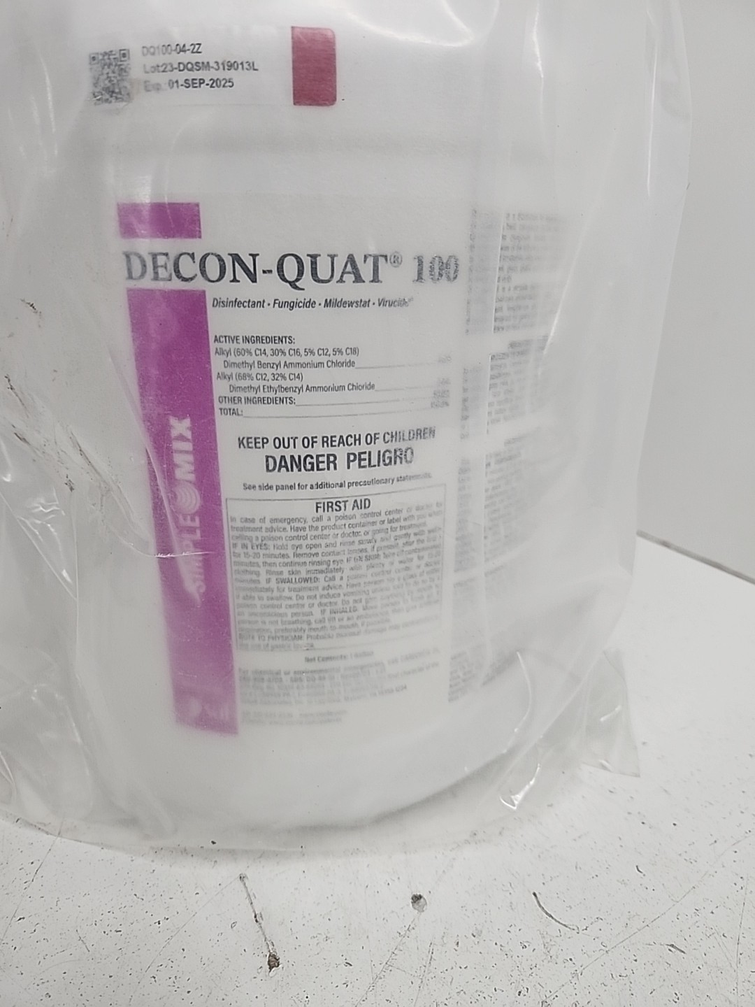 Veltek VAI DECON QUAT 100 DQ100-04-2Z 1 GALLON **NOS**