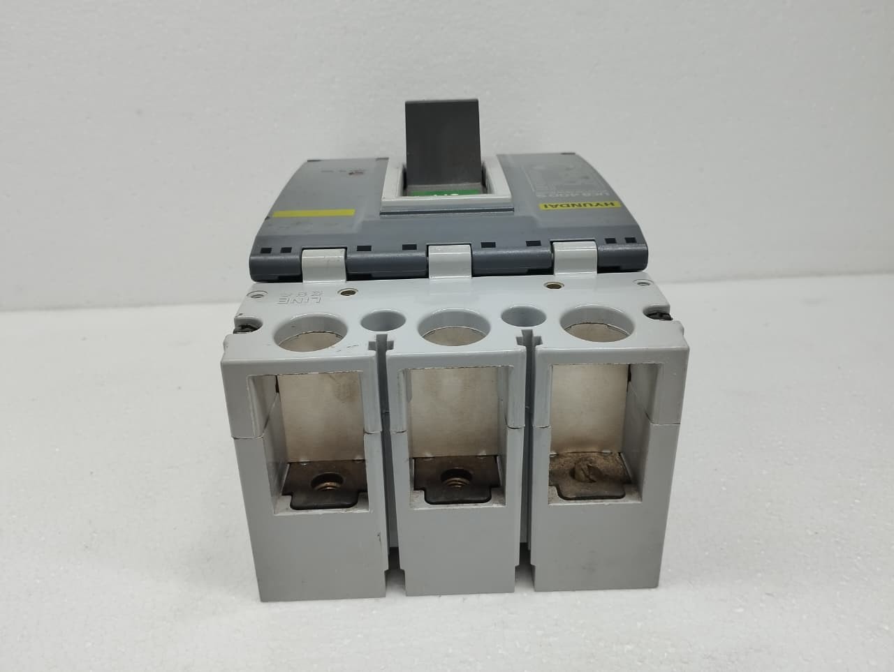 UCB 400S Hyundai Circuit Breaker 3P 400A 690V New 1PC