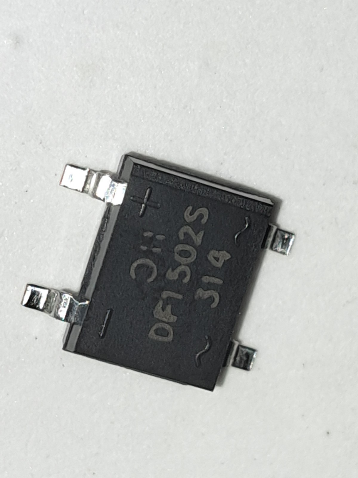 700 pcs DF1502S-T Diodes Inc Bridge Rectifier 1.5A 200V SMD DFS Partial Reel