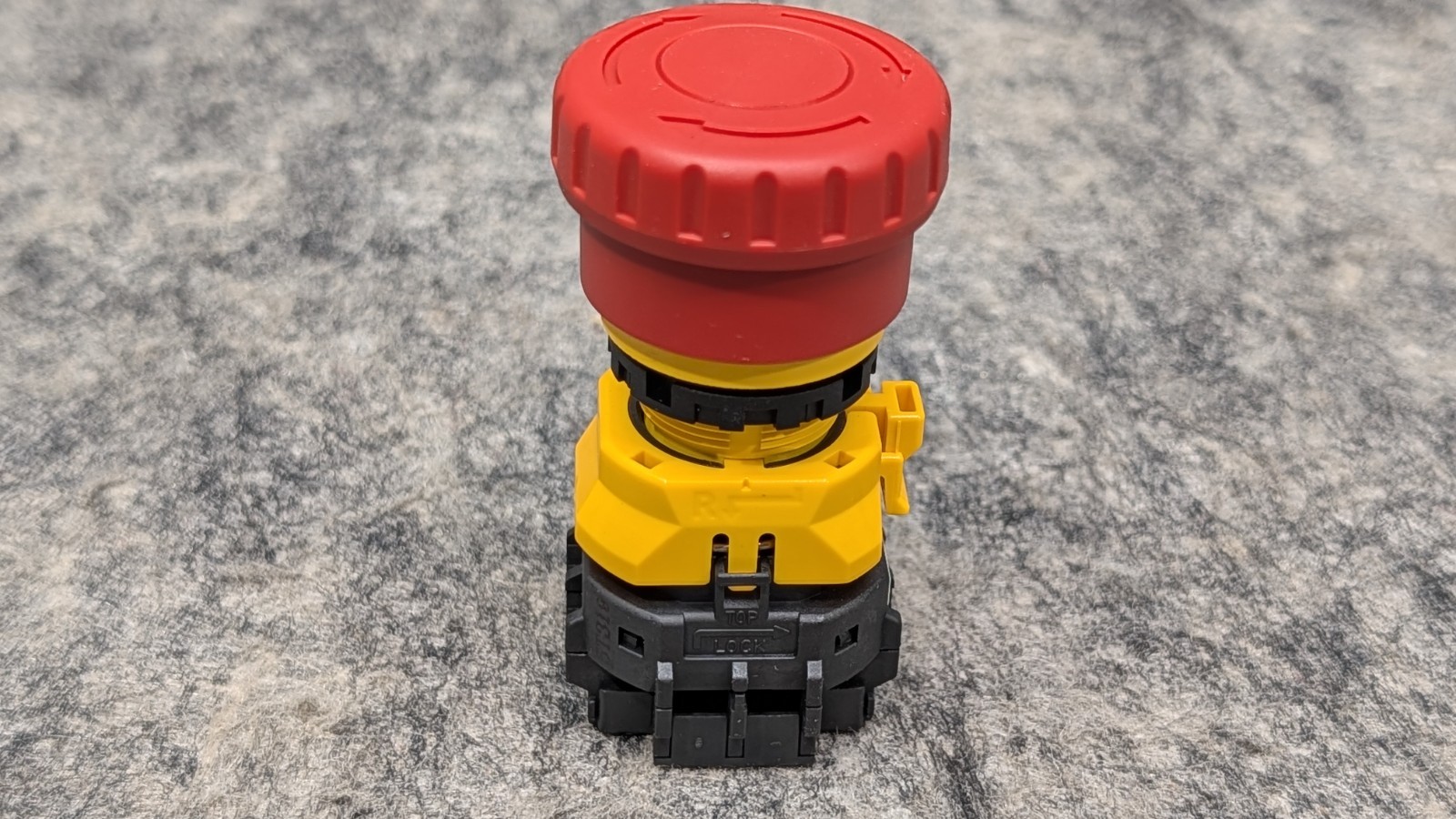 IDEC XW 22mm Estop XW1E-BV402MFR Emergency Stop Push Button 🔥New🔥