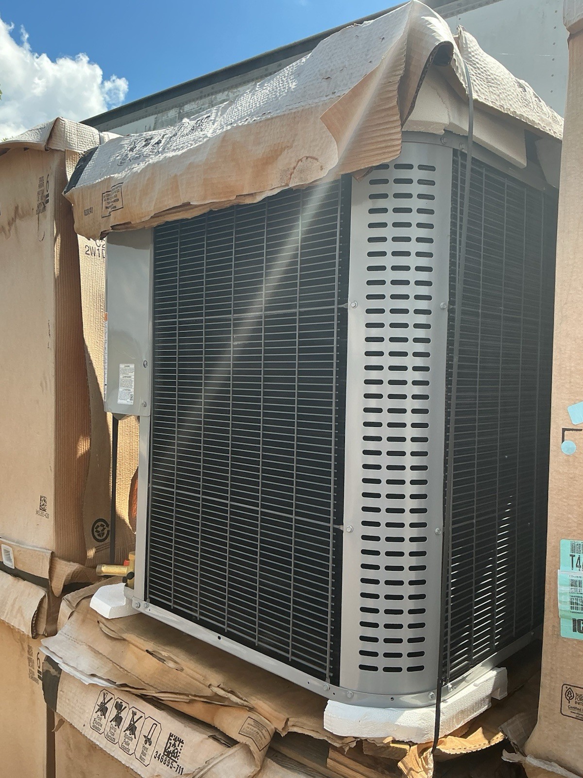 Comfortmaker Central AC Condenser 18,000 BTU 14 SEER 208/230V R410A 1Ph
