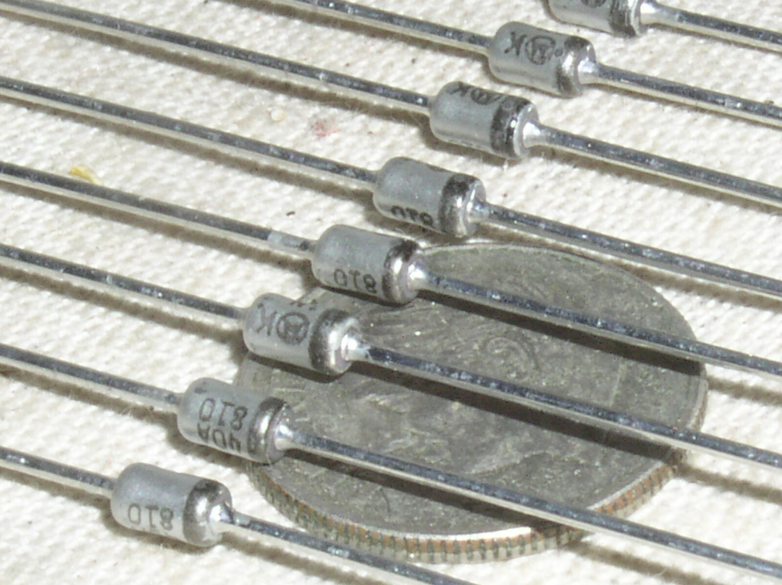 10 NEW MOTOROLA 1N4740A 1N4740 ZENER REGULATOR DIODE 10V 10 V VOLT 1W 1 WATT USA