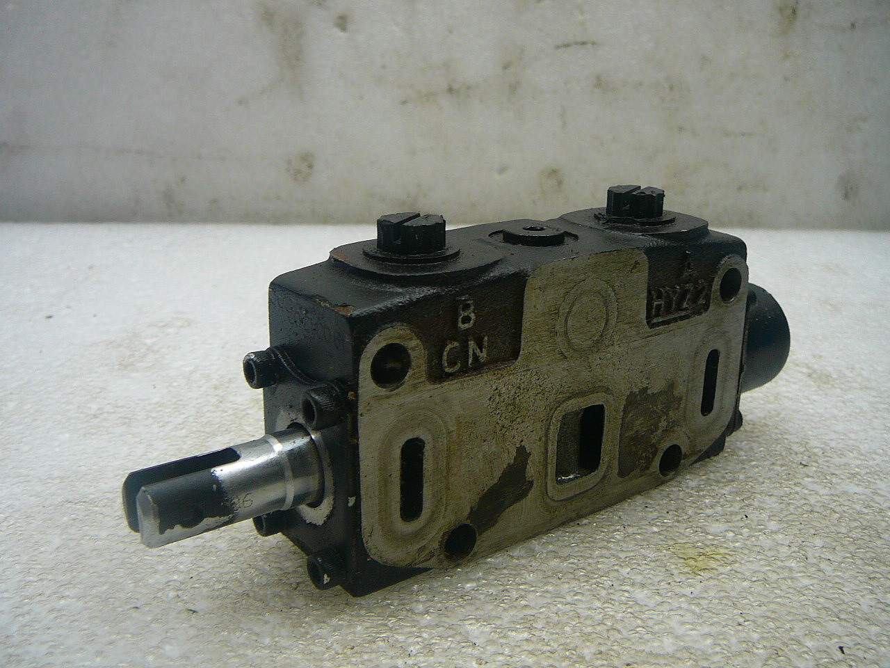 PARKER SINGLE SPOOL HYDRAULIC CONTROL VALVE A 9110, B 1200, A HYZ2 B CN