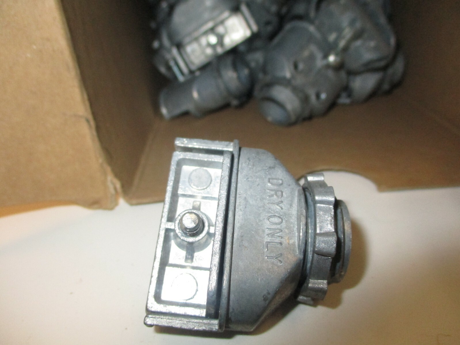 Arlington AI 846AST 3/8″ Snap-Tite Single Screw Clamp Box of 24