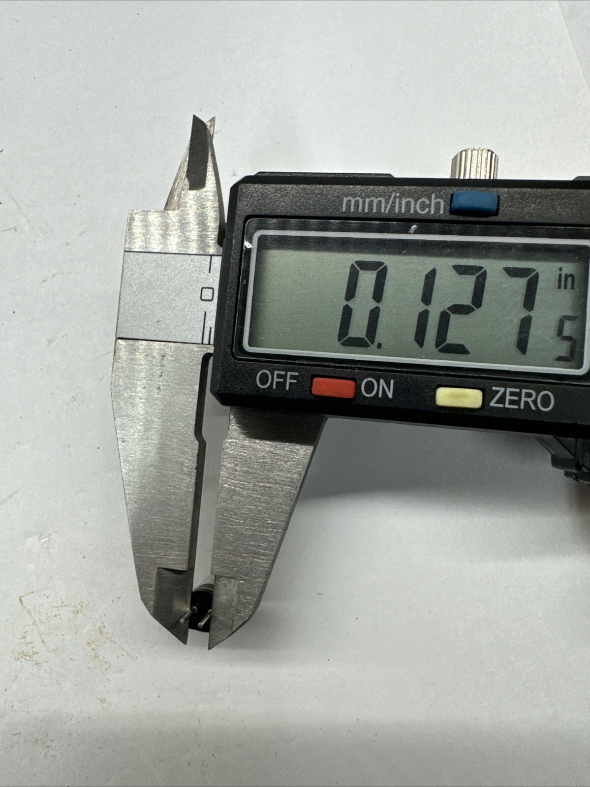 125V 4A 4 Amp Plug In Fuse LF 0273004.H Micro Through Hole Very Fast Acting