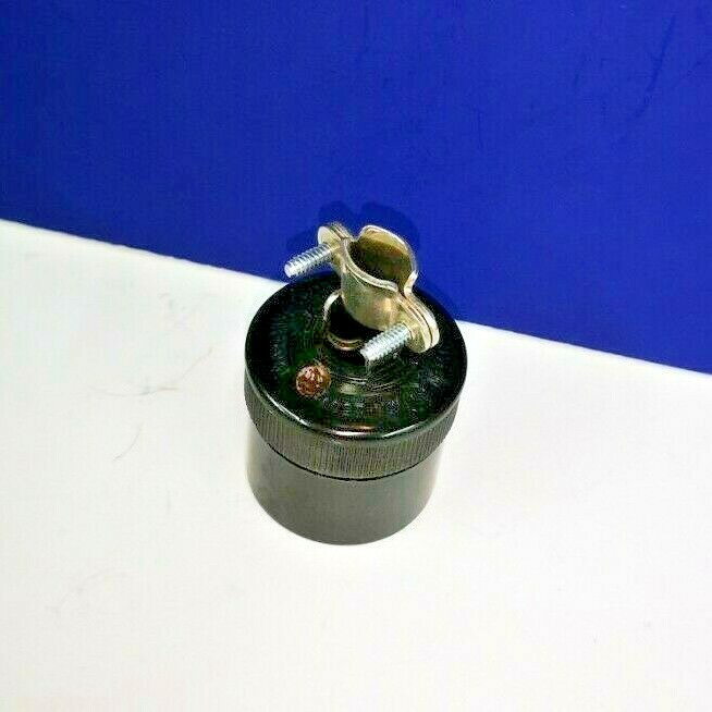 LEVITON Locking CORD CONNECTOR Female Plug w/ Grip 10A-250V 15A-125V NEW 5111