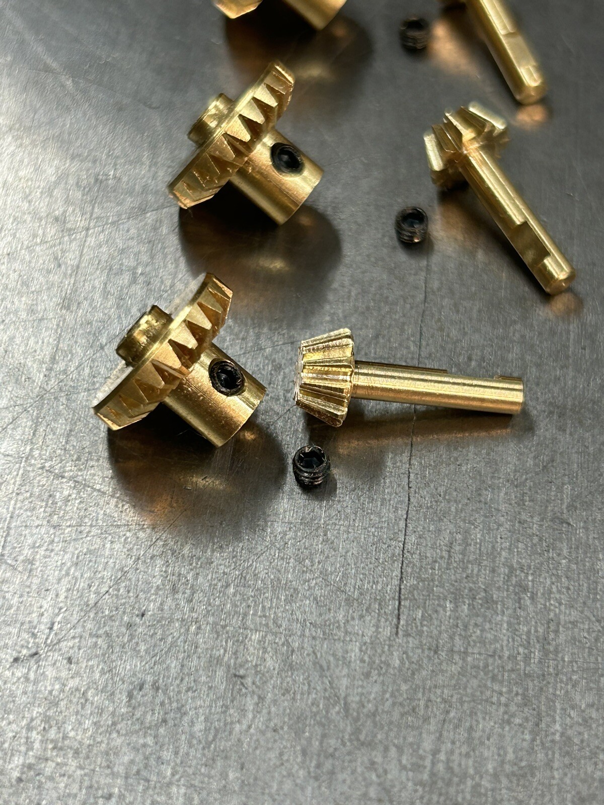 QTY 1 SET BRASS 10/23 TEETH 3MM BORE/ SHAFT 90 DEG BEVEL GEAR SET 2.3:1 RATIO