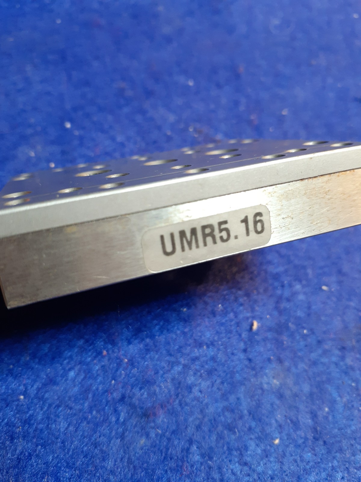 Newport UMR5.16 Linear Stage, Double-Row BBs, 0.63 in., BM11.16 Micromometer