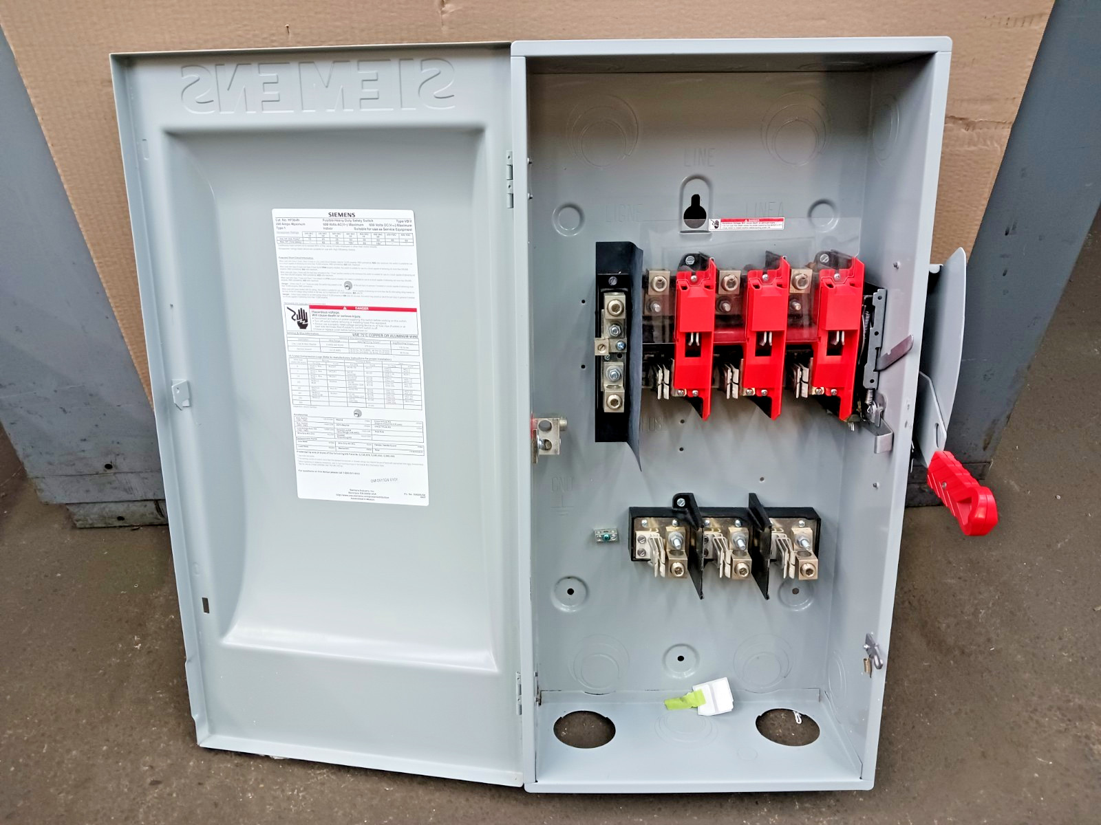 Siemens 200 Amp Fusible Heavy Duty Safety Switch 3 Pole 600V AC/DC HF364N