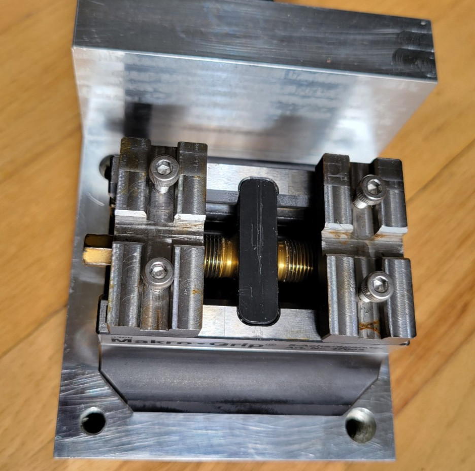 Lang Makro Grip 46 CNC Self-Centering 5-Axis Vise 47065, Pullstuds – 90° Plate