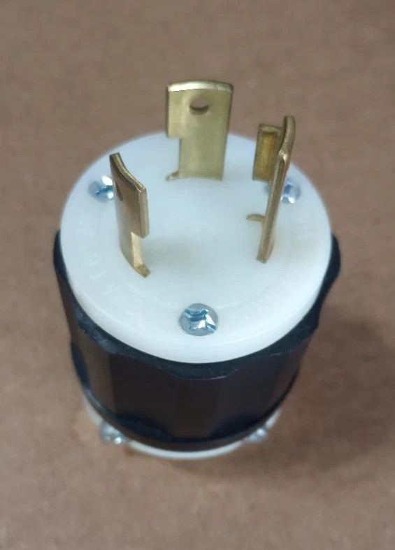 NEW Leviton 2621-CS 250 VAC, 30 A, 0.52 to 0.93″ Cord Locking Plug Free Ship