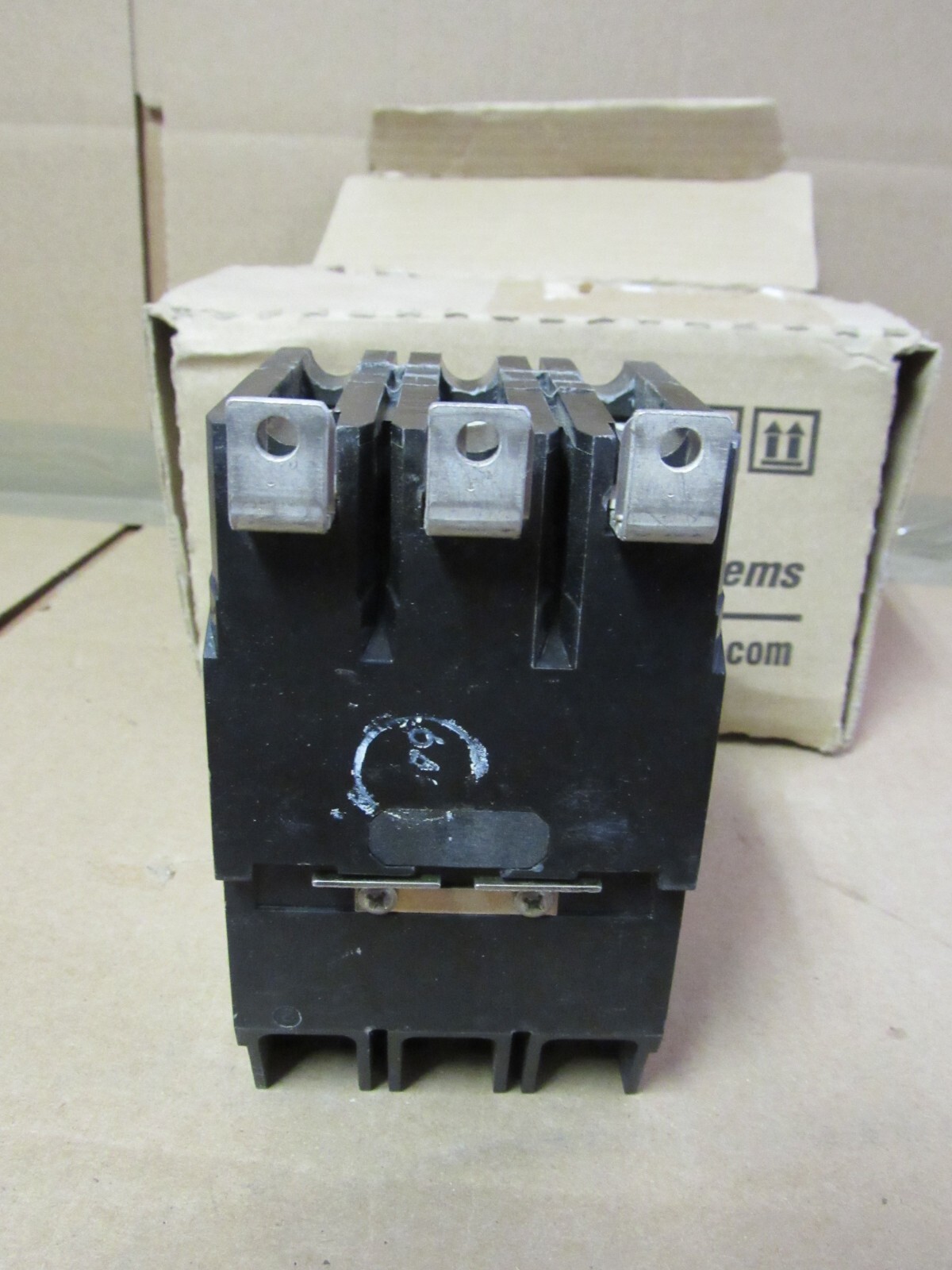 GE TEY330 30A/3P 14kA at 277/480VAC MOLDED CASE CIRCUIT BREAKER, NIB! MAKE OFFER