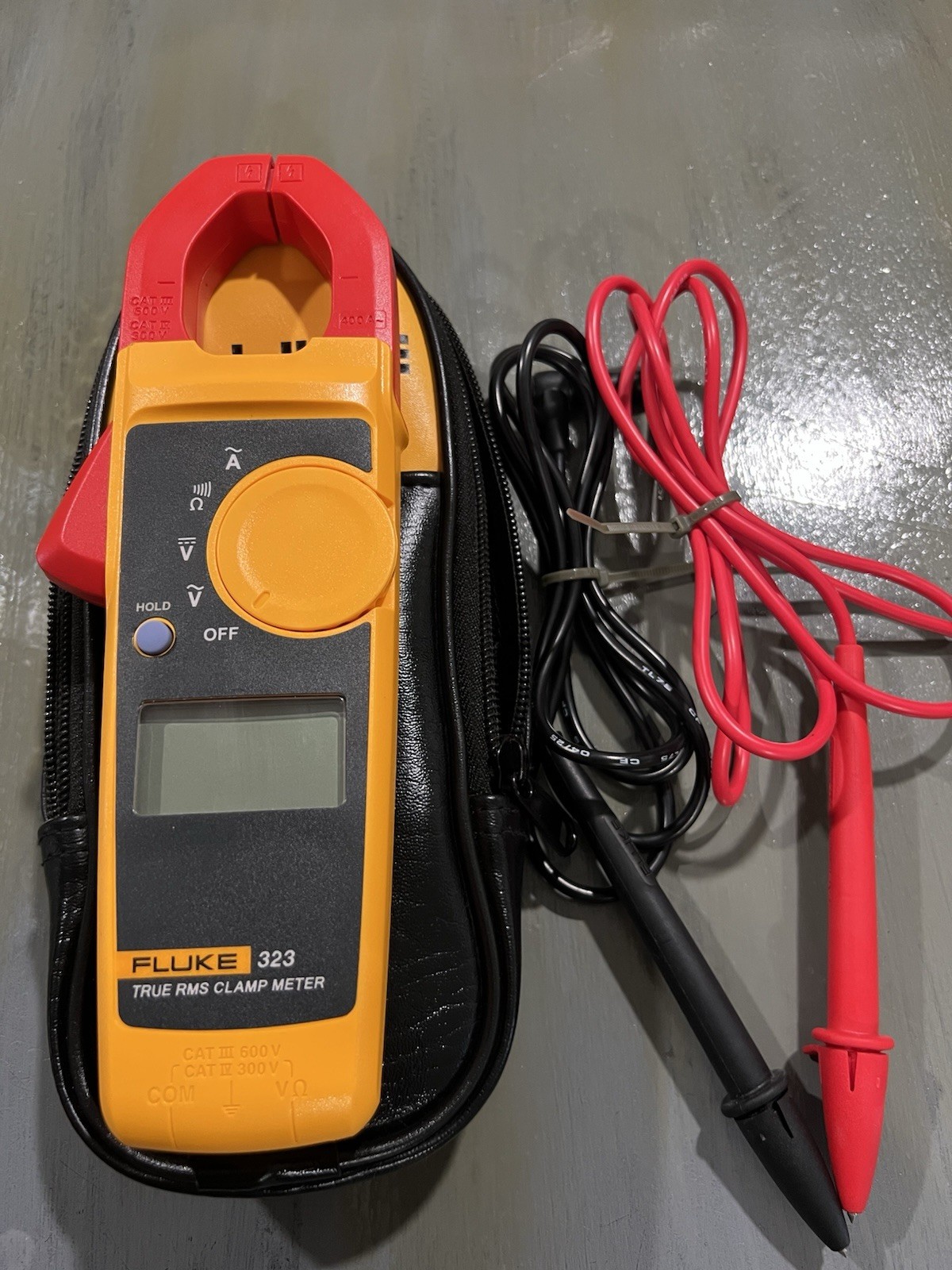 Fluke 323 Clamp Meter (4152628)/OEM FLUKE POUCH INCLUDED/SHIPS FAST!!!