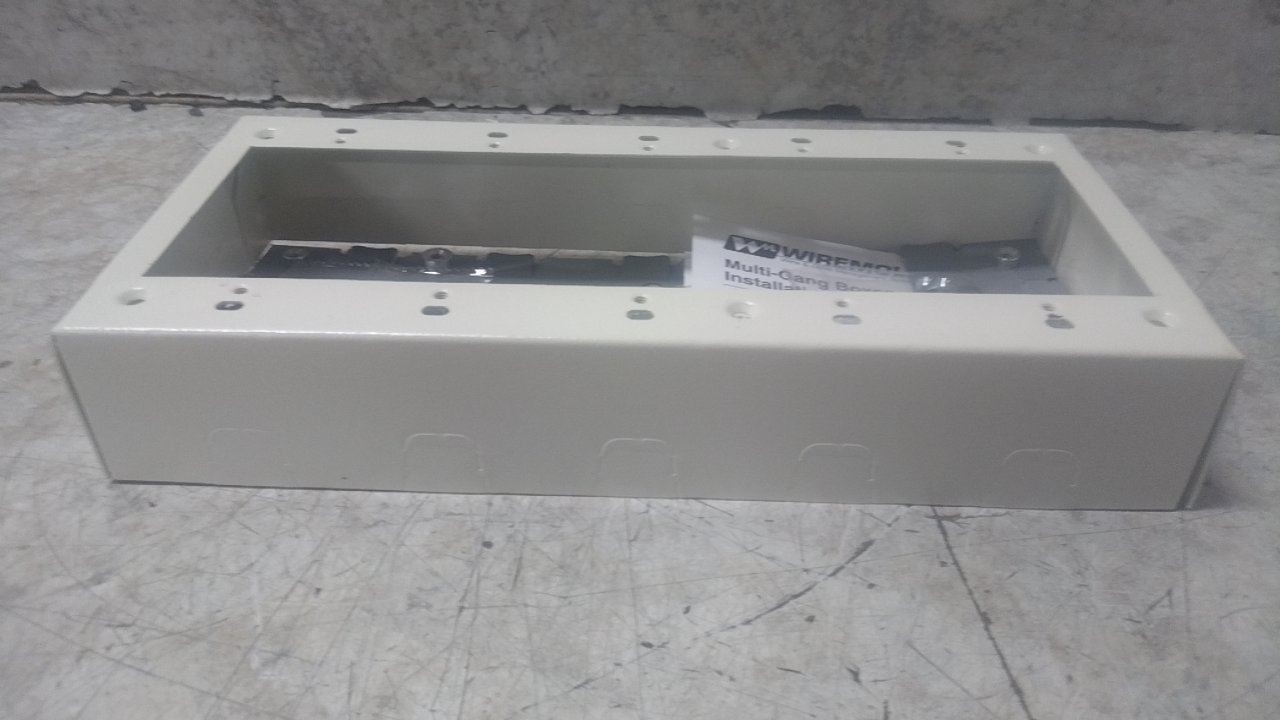 Wiremold V5748-5 5 Pk 10-1/8 In Width Steel Five Gang Box Fitting